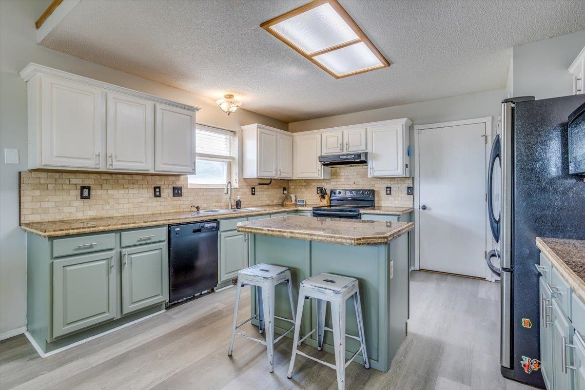 Derby, Kansas 67037, United States, 5 Bedrooms Bedrooms, ,3 BathroomsBathrooms,Residential,Pending,57696