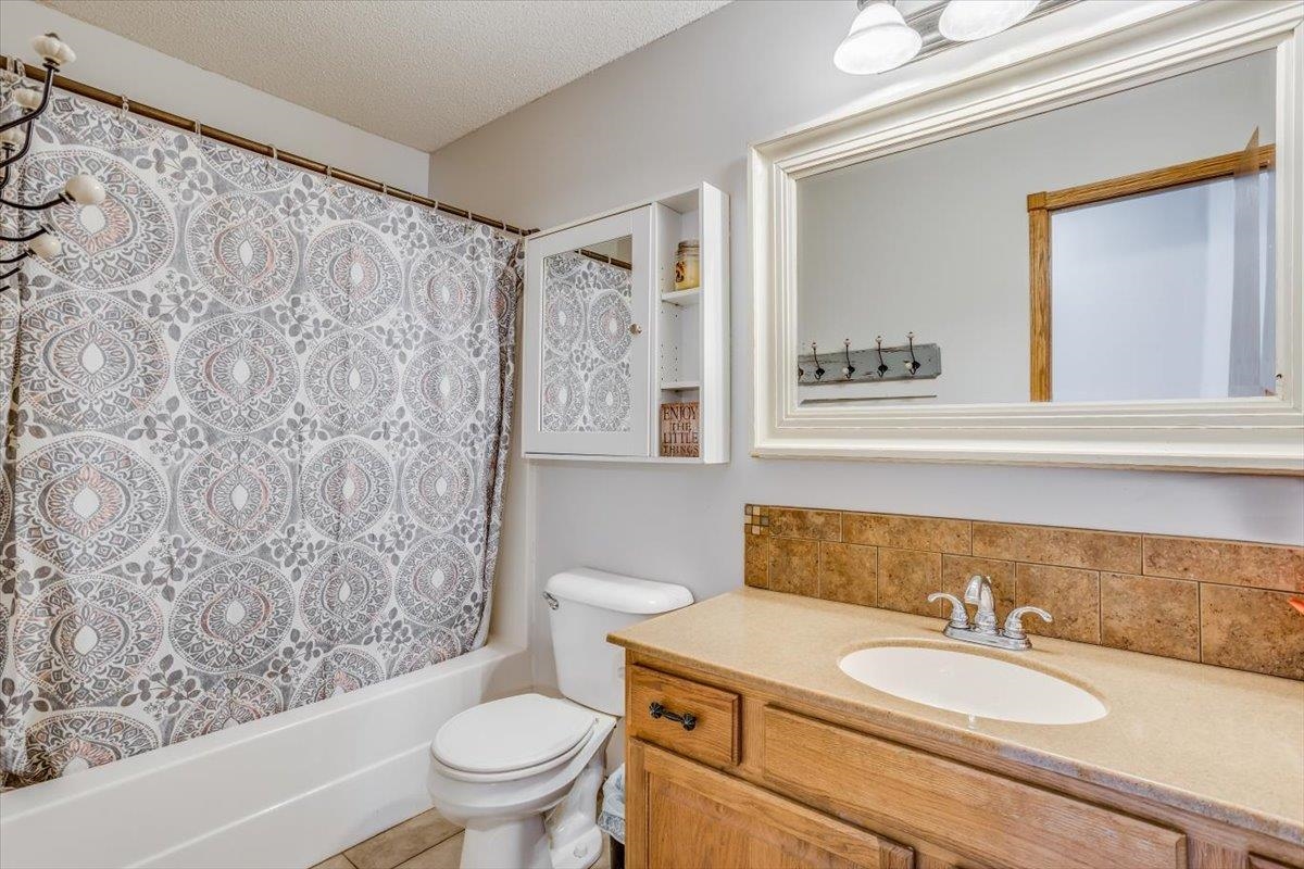 Derby, Kansas 67037, United States, 5 Bedrooms Bedrooms, ,3 BathroomsBathrooms,Residential,Pending,57696