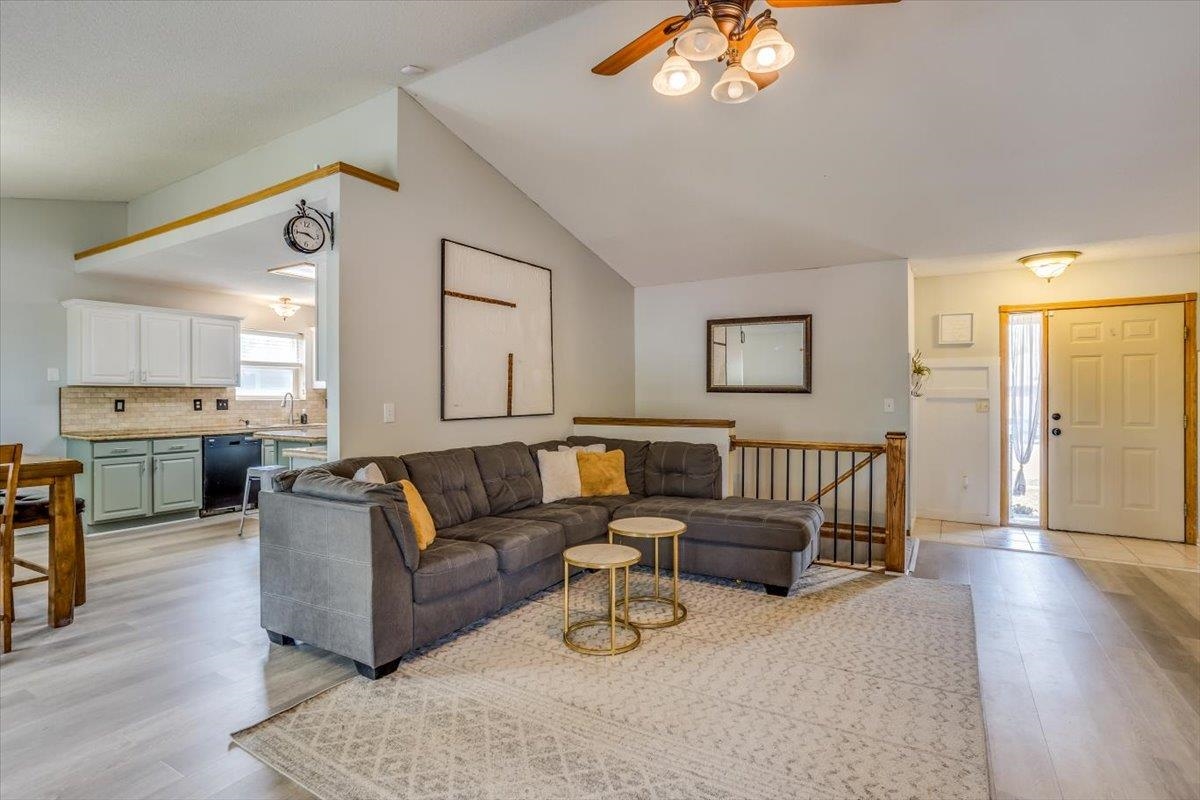 Derby, Kansas 67037, United States, 5 Bedrooms Bedrooms, ,3 BathroomsBathrooms,Residential,Pending,57696