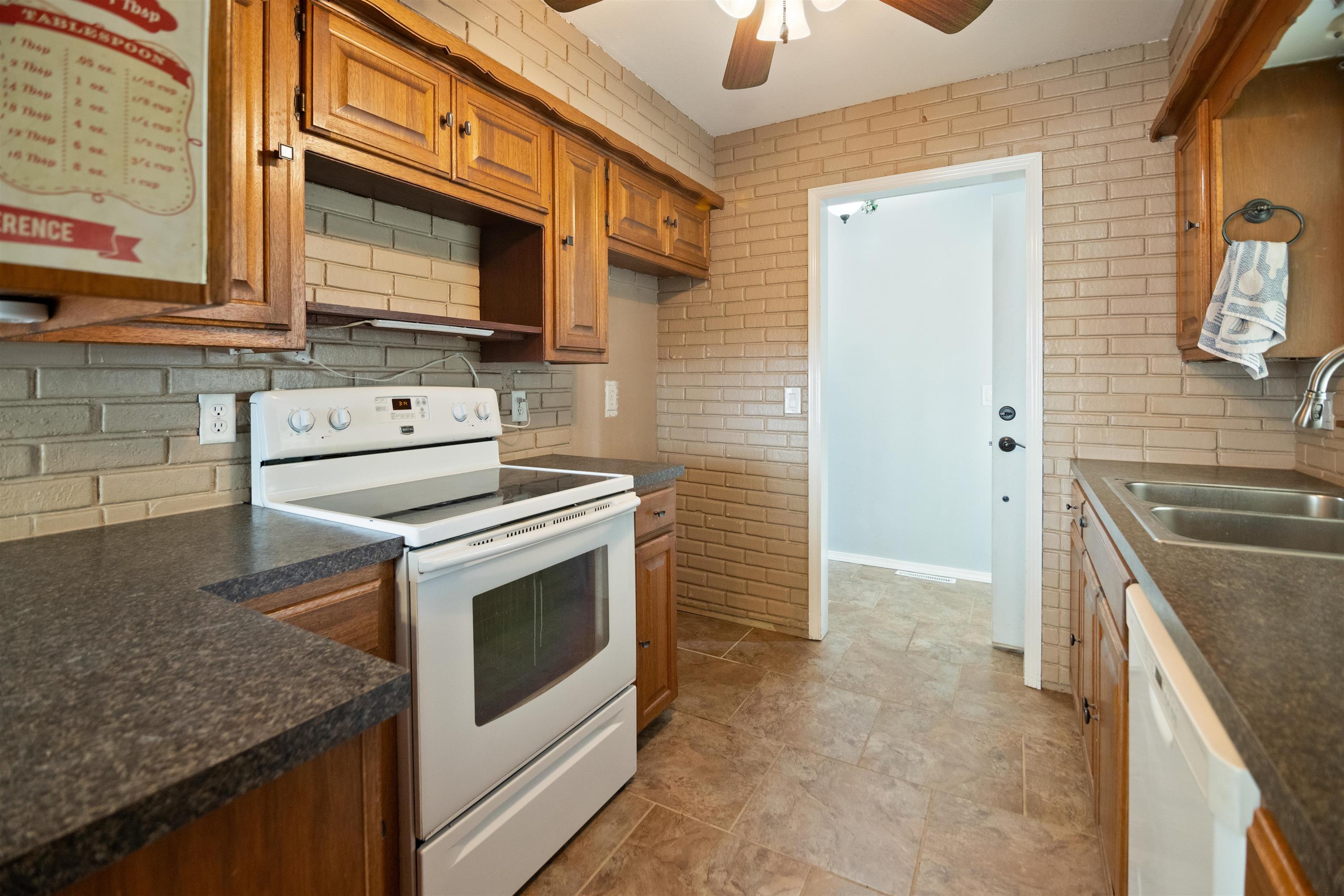 1424 N Community Dr, Derby, Kansas image 7