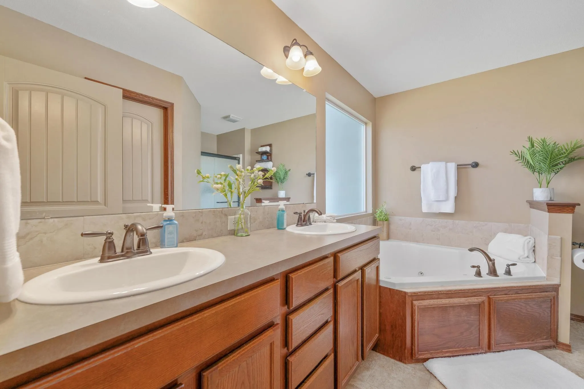 Derby, Kansas 67037, United States, 5 Bedrooms Bedrooms, ,3 BathroomsBathrooms,Residential,Pending,116720