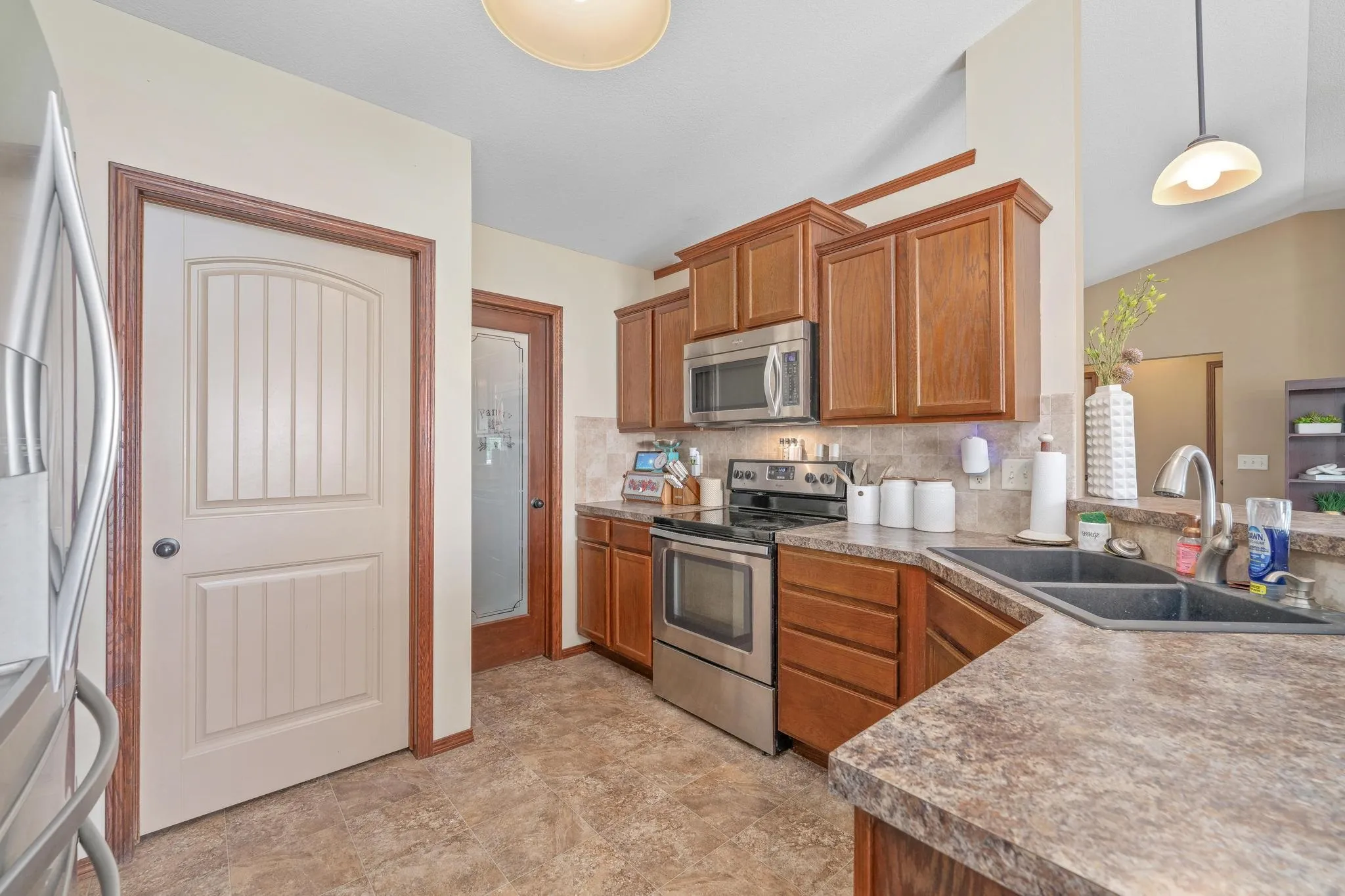 Derby, Kansas 67037, United States, 5 Bedrooms Bedrooms, ,3 BathroomsBathrooms,Residential,Pending,116720