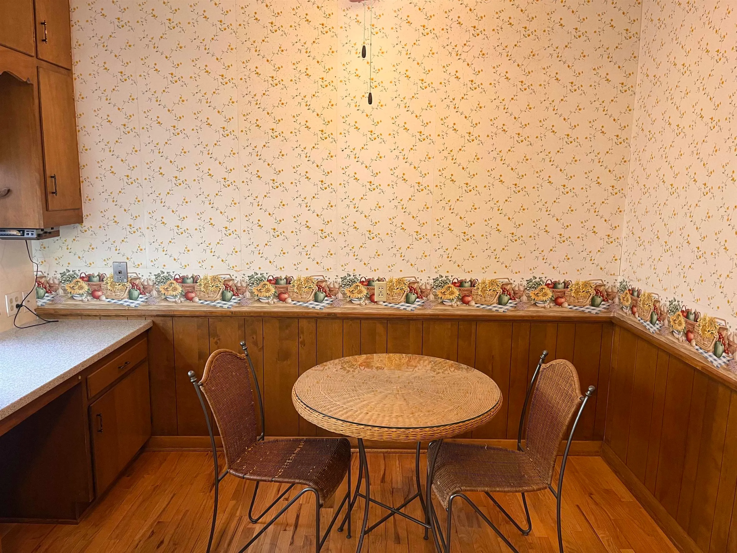 Newton, Kansas 67114, United States, 4 Bedrooms Bedrooms, ,3 BathroomsBathrooms,Residential,Pending,144300