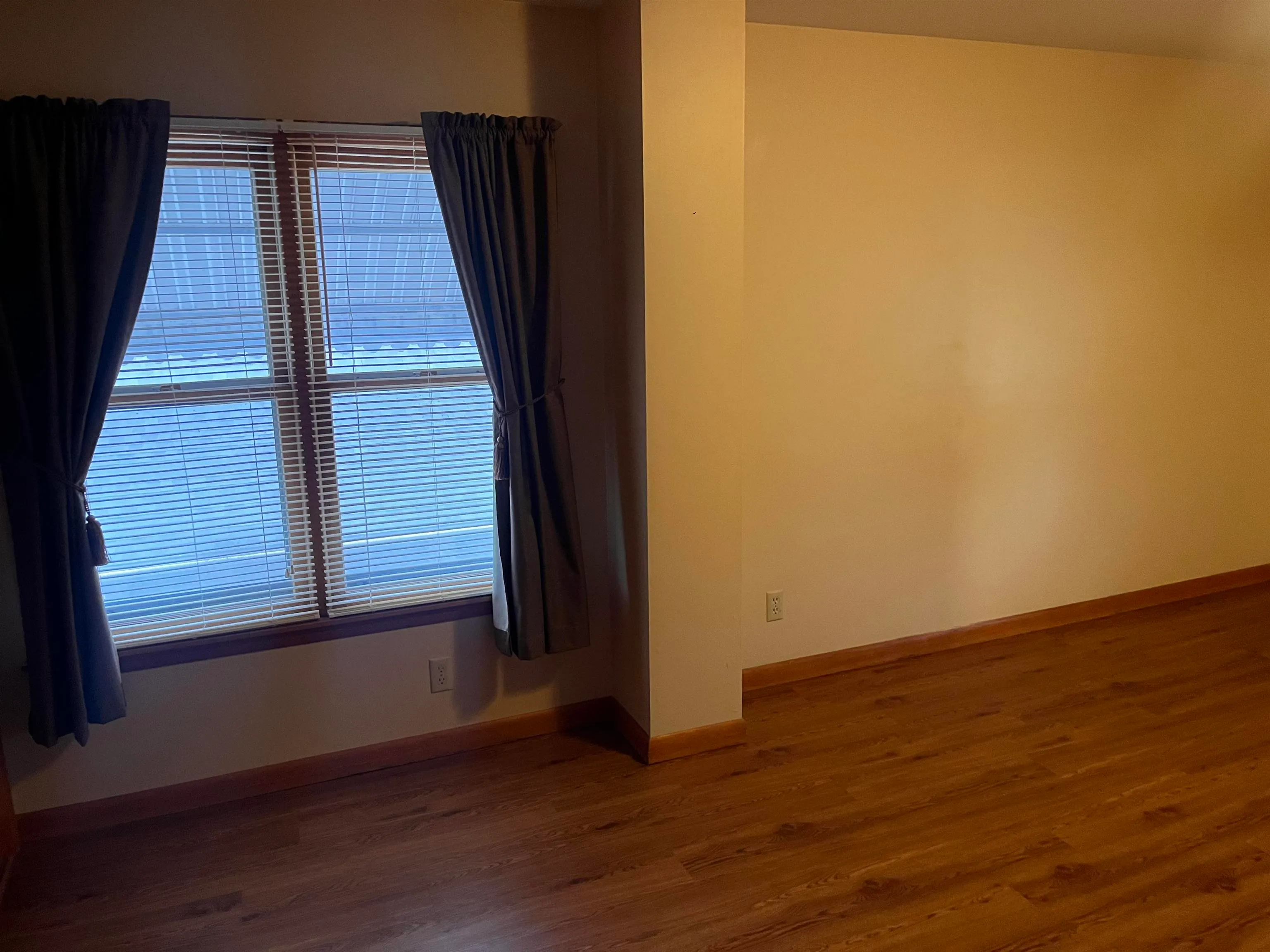 Newton, Kansas 67114, United States, 4 Bedrooms Bedrooms, ,3 BathroomsBathrooms,Residential,Pending,144300