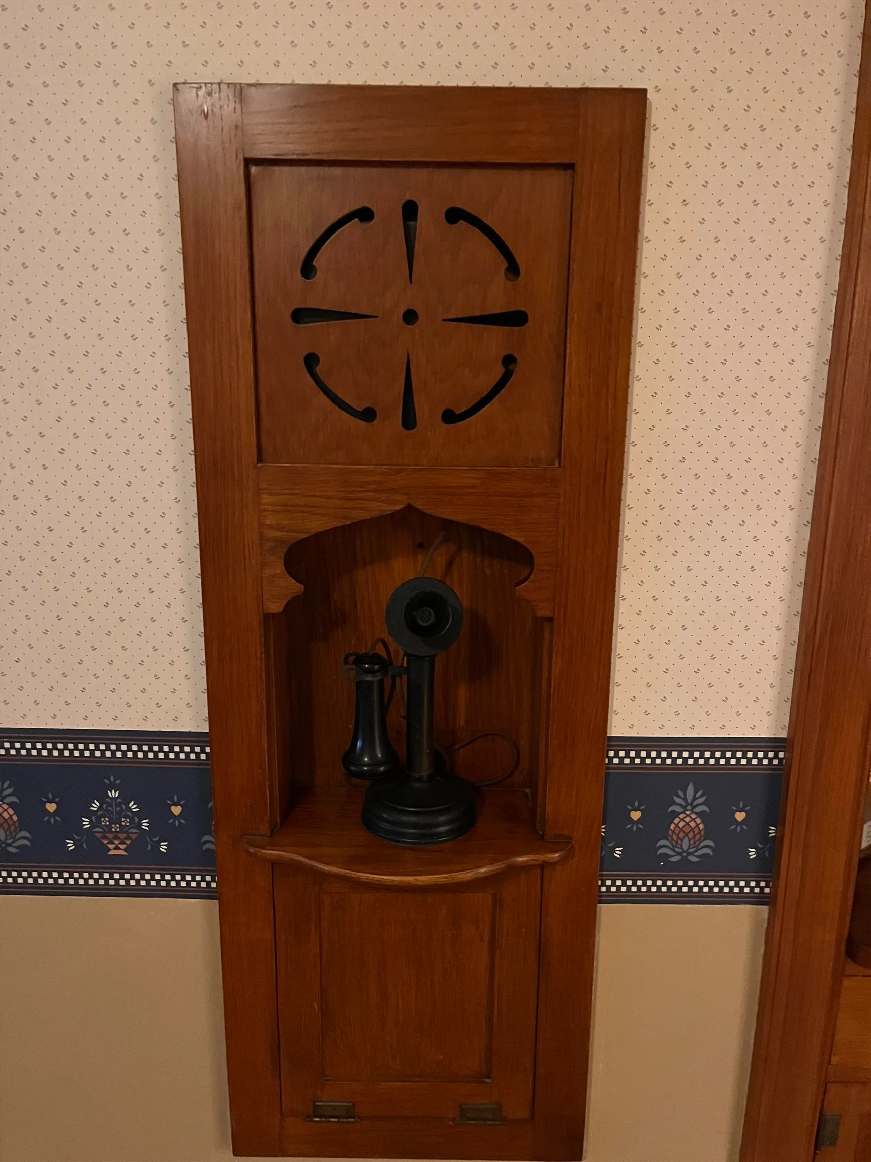 Newton, Kansas 67114, United States, 4 Bedrooms Bedrooms, ,3 BathroomsBathrooms,Residential,Pending,144300