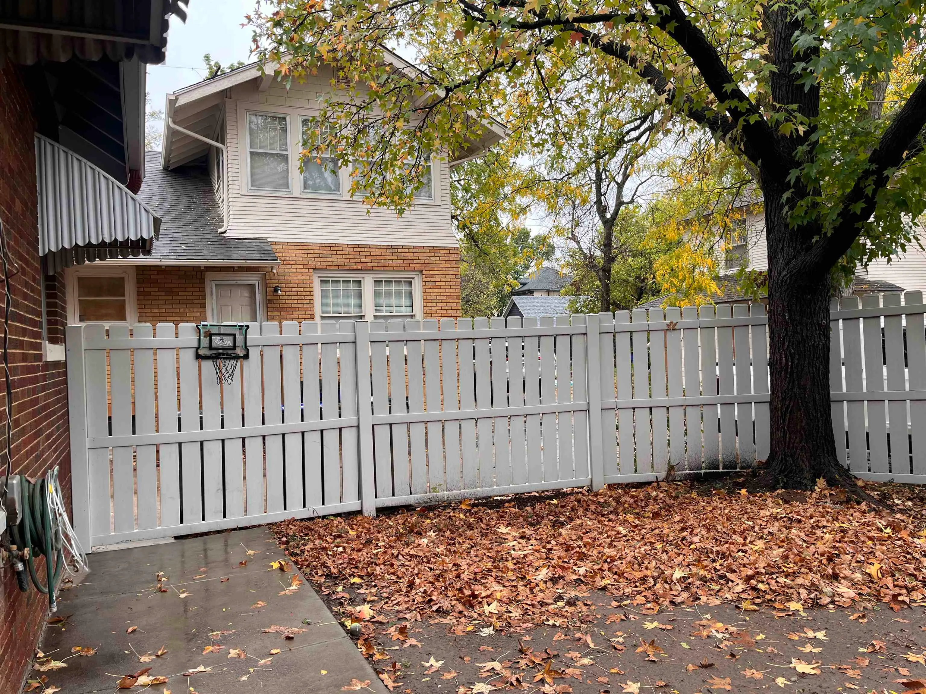 Newton, Kansas 67114, United States, 4 Bedrooms Bedrooms, ,3 BathroomsBathrooms,Residential,Pending,144300