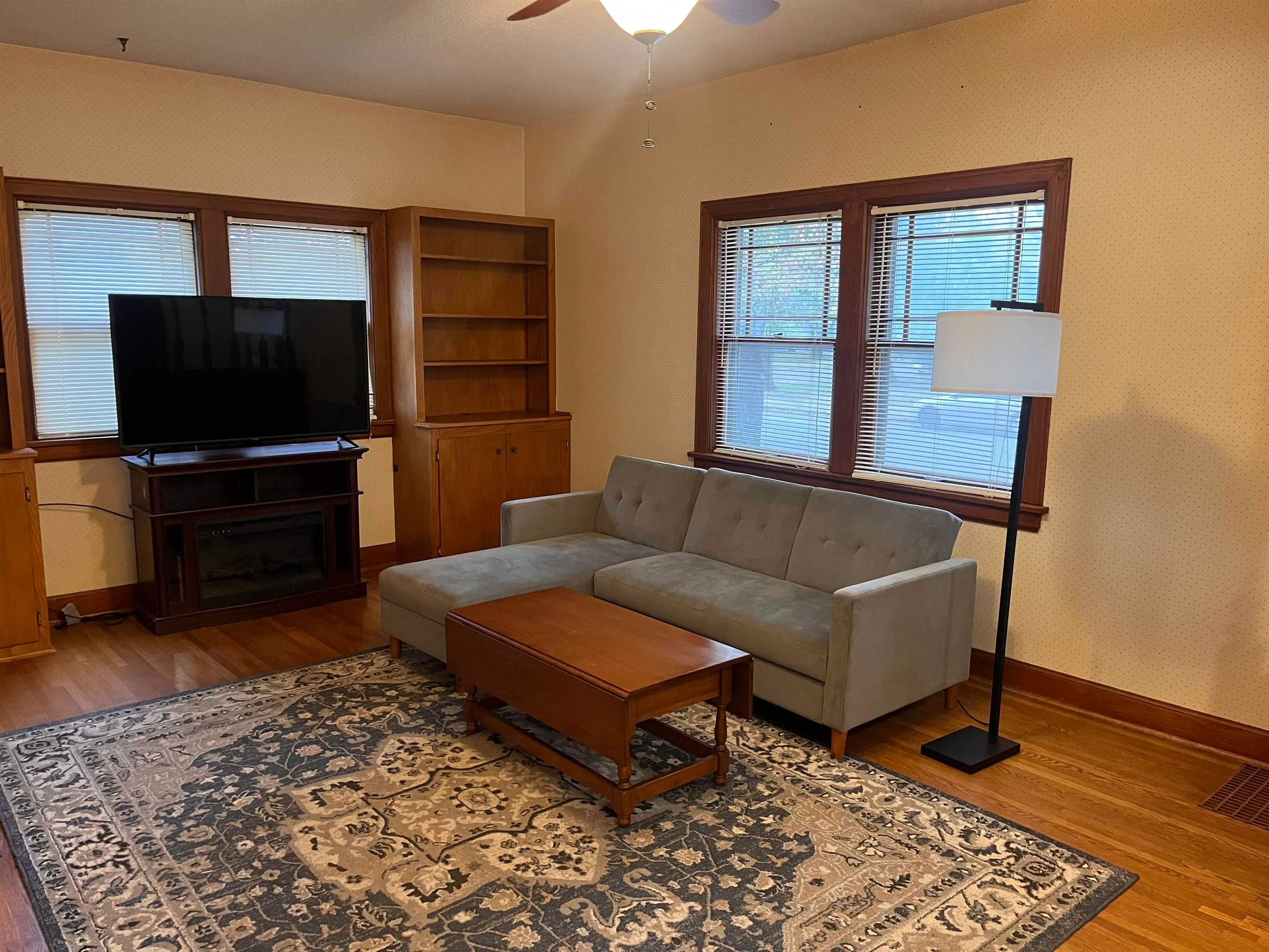 Newton, Kansas 67114, United States, 4 Bedrooms Bedrooms, ,3 BathroomsBathrooms,Residential,Pending,144300