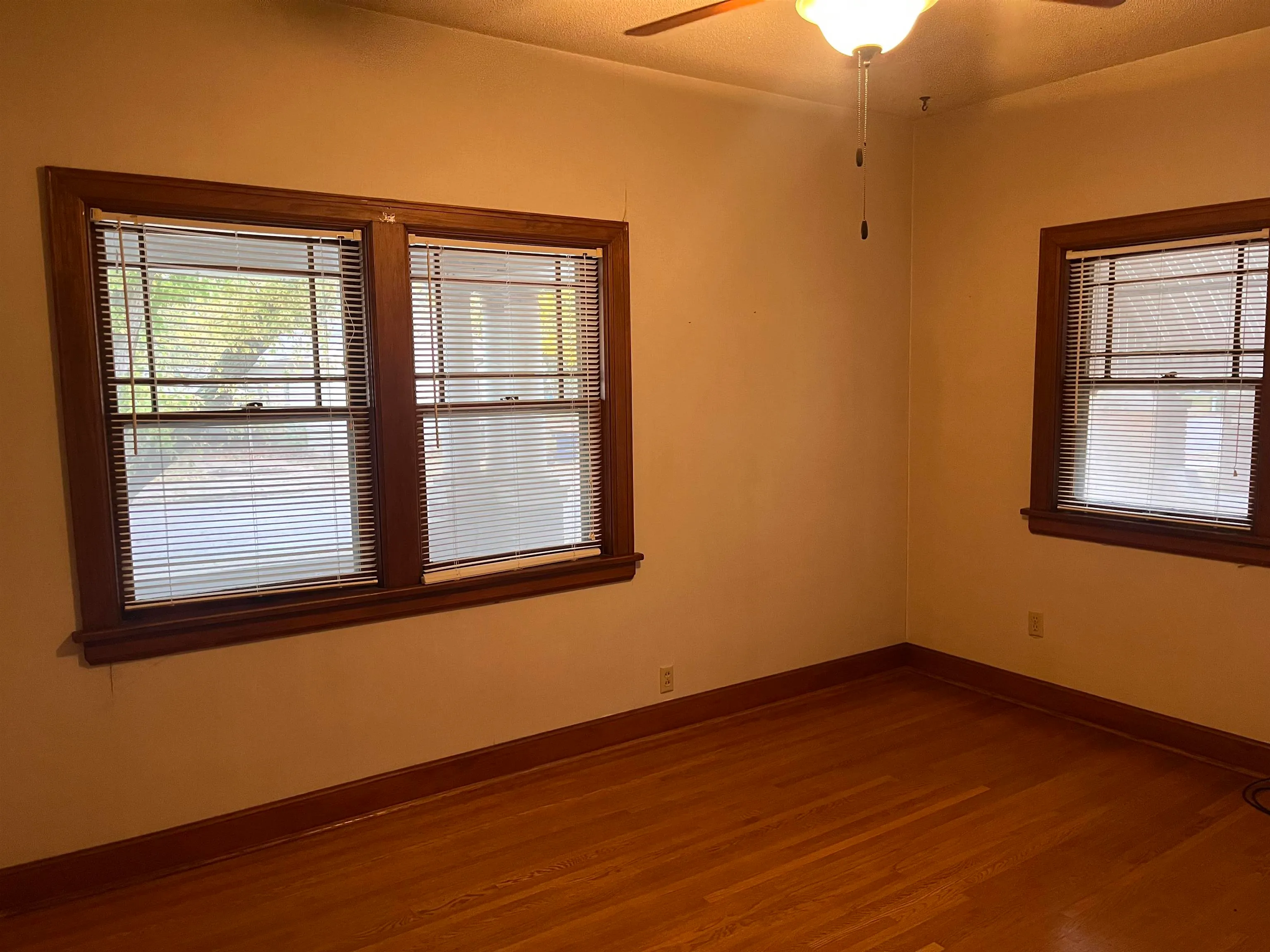 Newton, Kansas 67114, United States, 4 Bedrooms Bedrooms, ,3 BathroomsBathrooms,Residential,Pending,144300