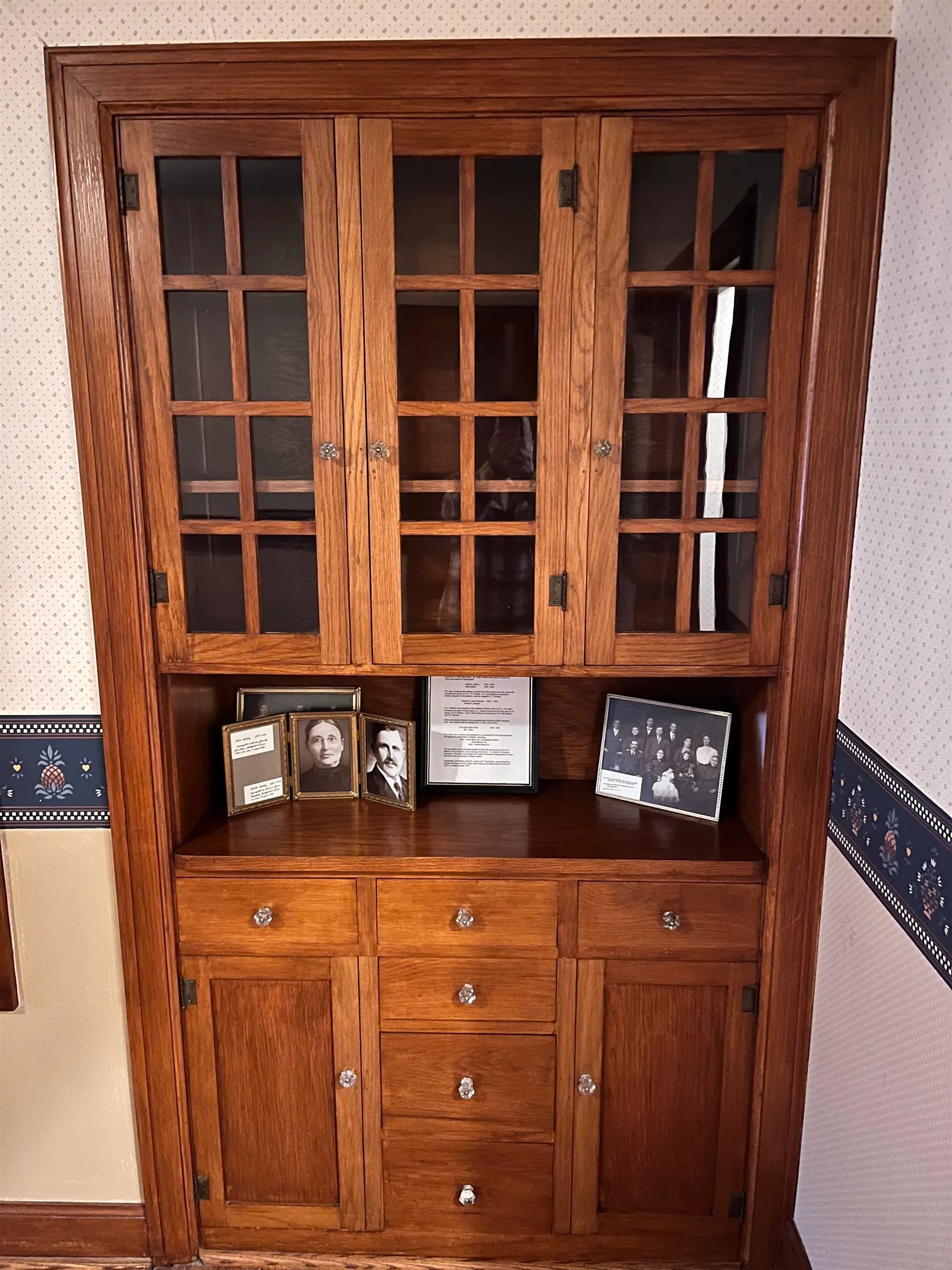 Newton, Kansas 67114, United States, 4 Bedrooms Bedrooms, ,3 BathroomsBathrooms,Residential,Pending,144300