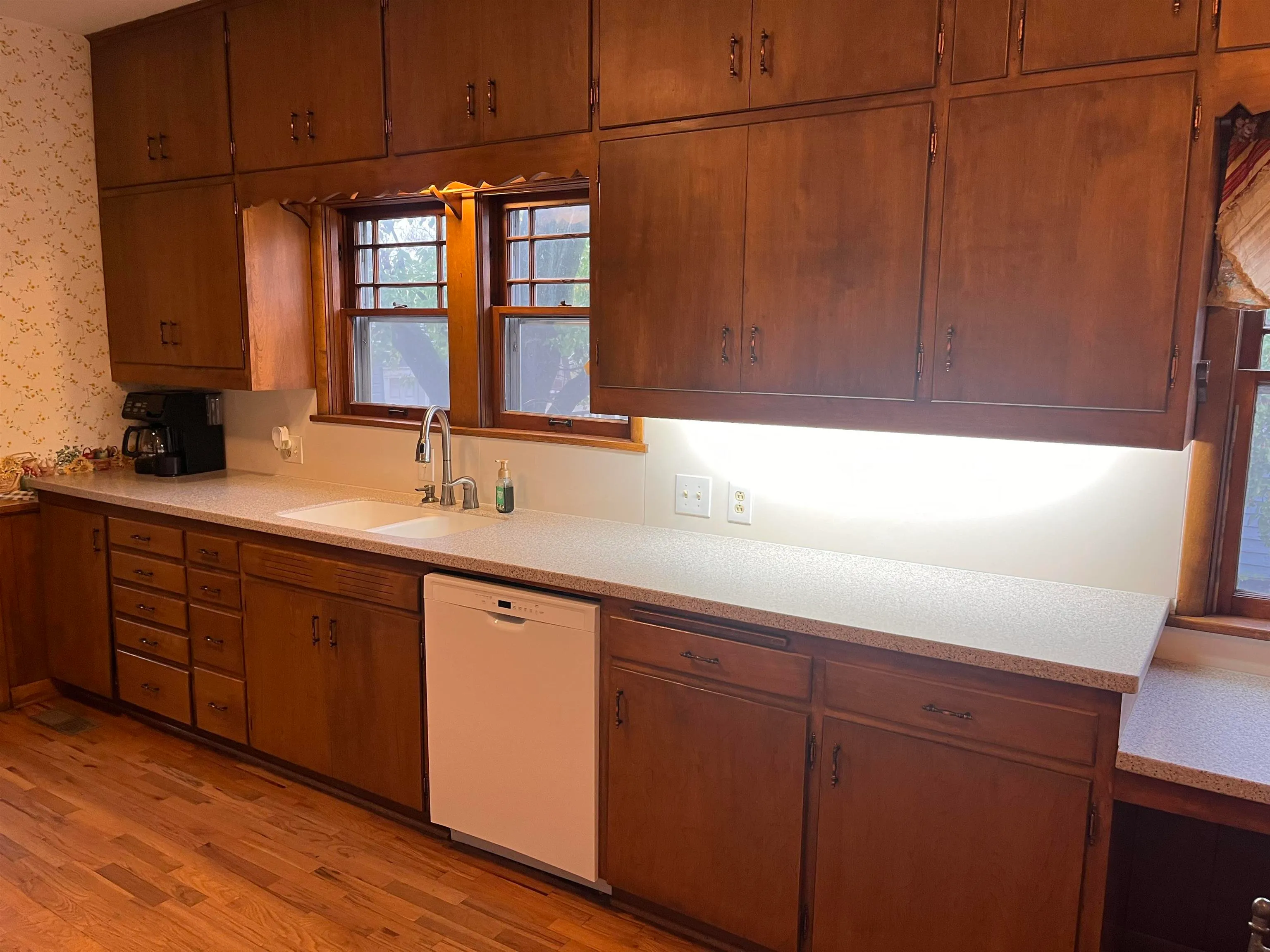 Newton, Kansas 67114, United States, 4 Bedrooms Bedrooms, ,3 BathroomsBathrooms,Residential,Pending,144300