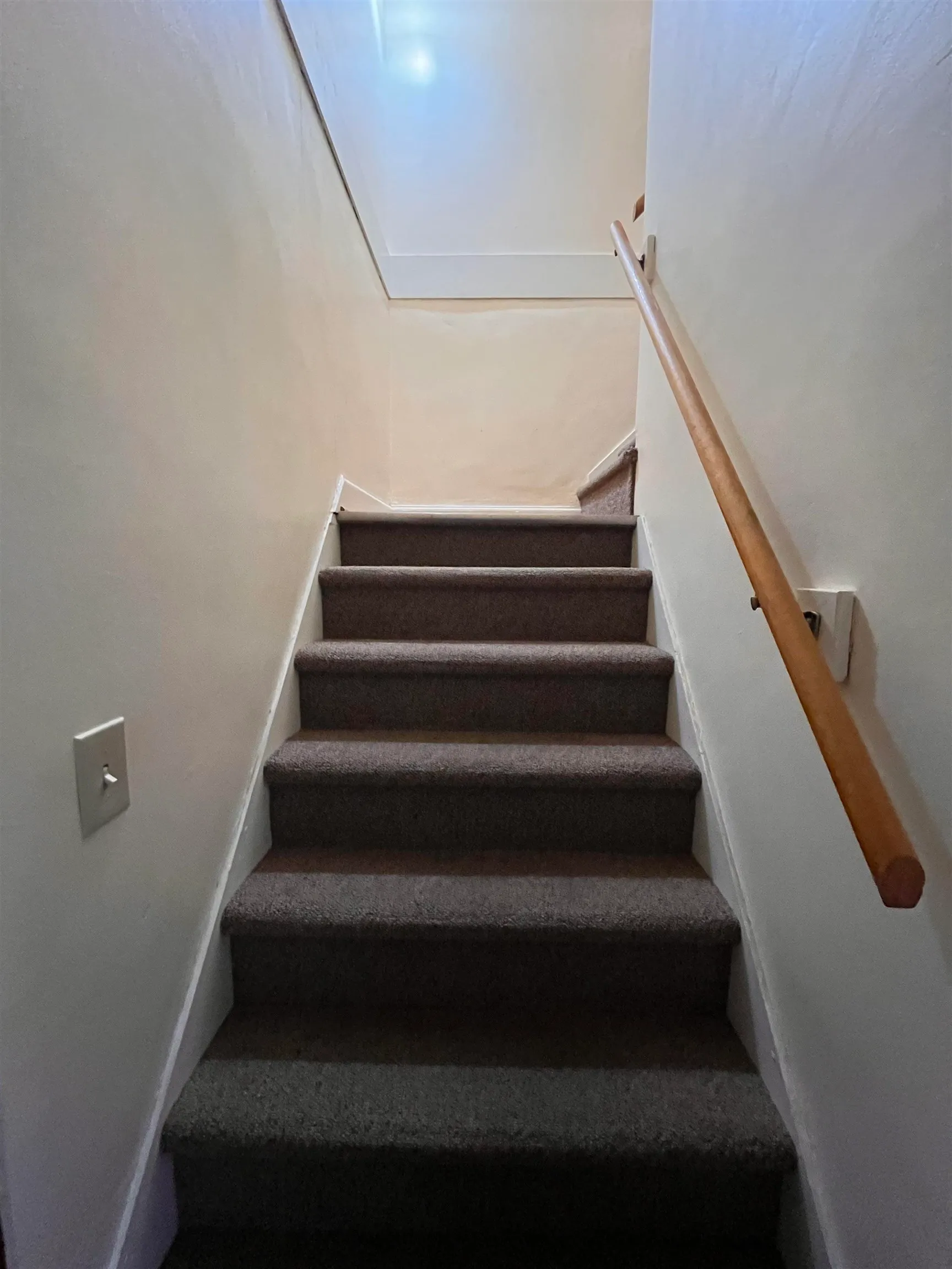 Newton, Kansas 67114, United States, 4 Bedrooms Bedrooms, ,3 BathroomsBathrooms,Residential,Pending,144300