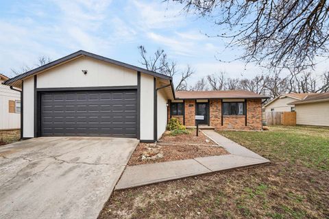 Photo of 1310 N Taylor St, El Dorado, KS 67042 (MLS # 669261)