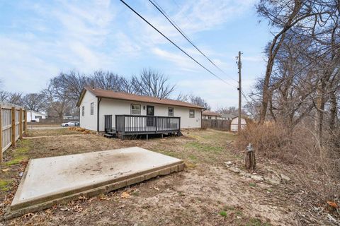 Tiny photo for 1310 N Taylor St, El Dorado, KS 67042 (MLS # 669261)
