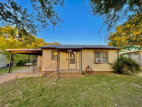 Homes For Sale - 1311 N 9th St<br/> Cowley County, Arkansas City, KS 67005