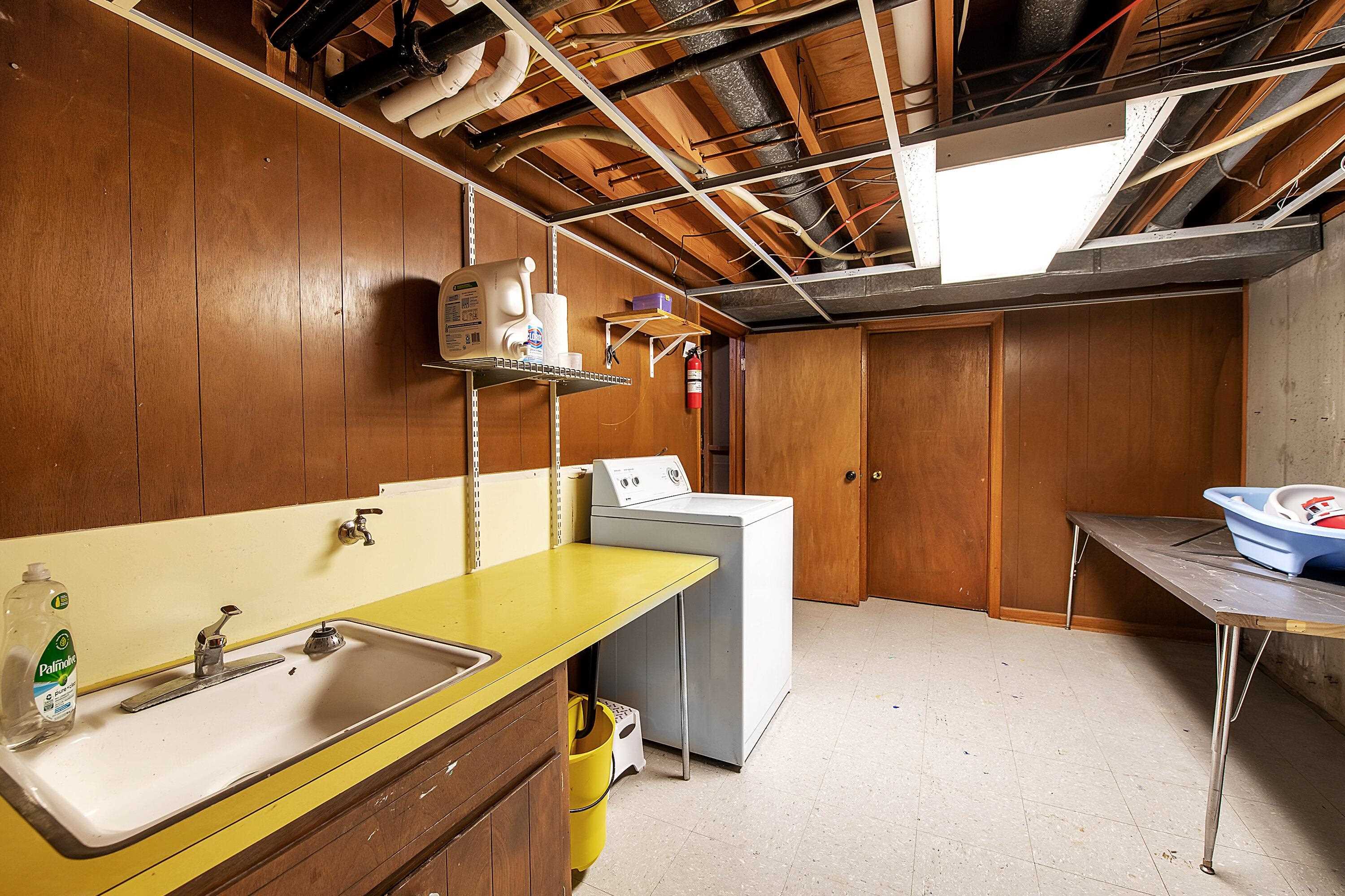 2111 Melrose Ln, Salina, Kansas image 34
