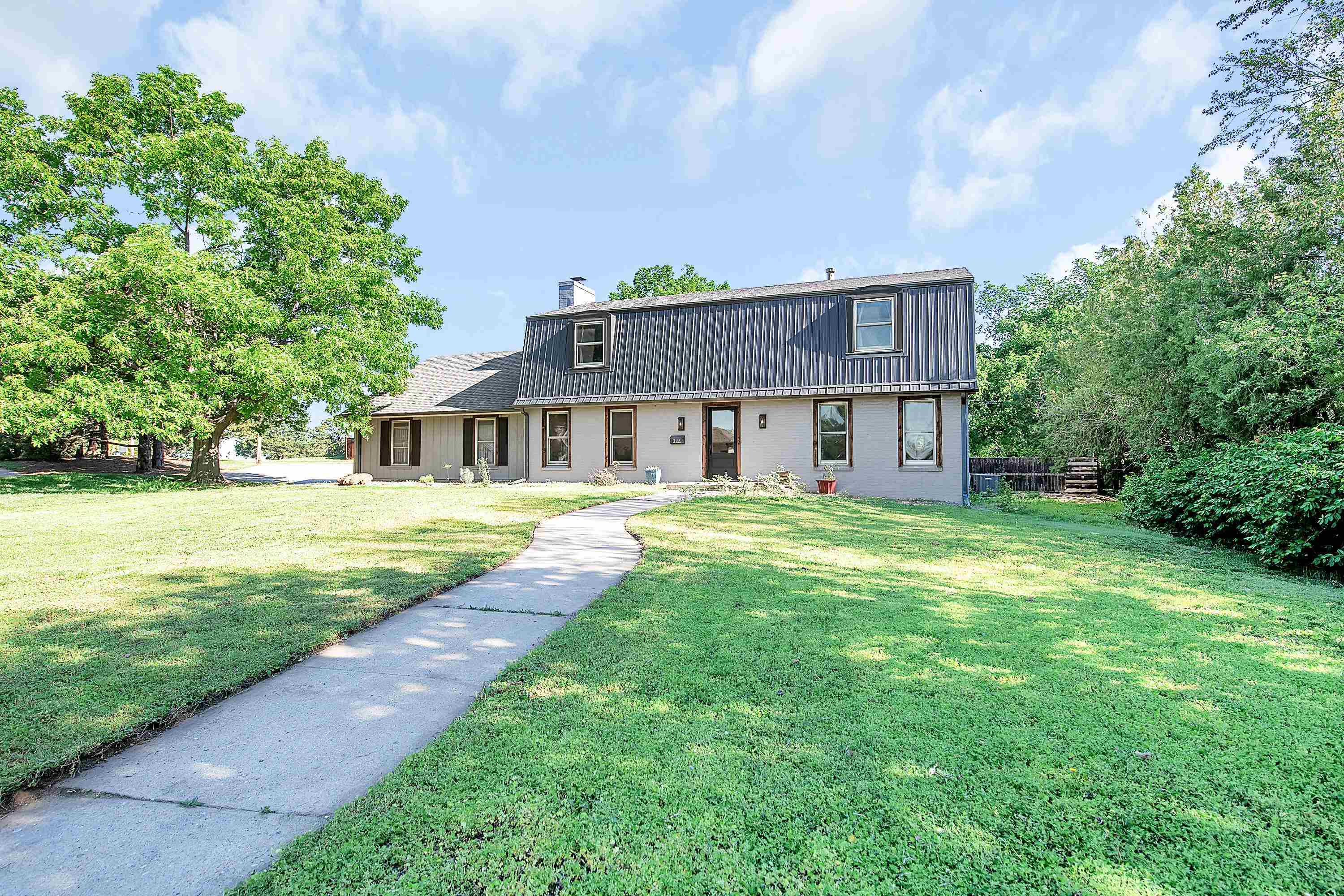 2111 Melrose Ln, Salina, Kansas image 1