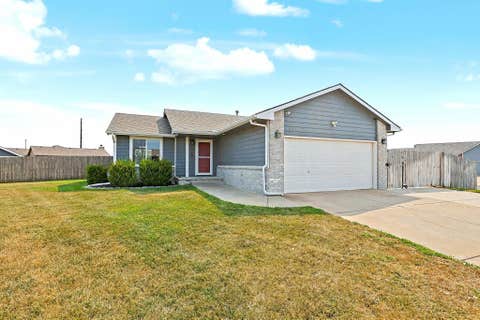 Homes For Sale - 1899 W Saddle Brooke St<br/> Haysville, KS 67060
