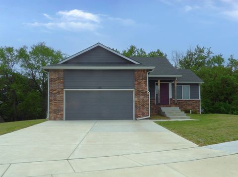 Homes For Sale - 105 E Burlington Dr<br/> Mulvane, KS 67110