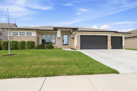 Homes For Sale - 1525 N Shadow Rock Dr<br/> Andover, KS 67002