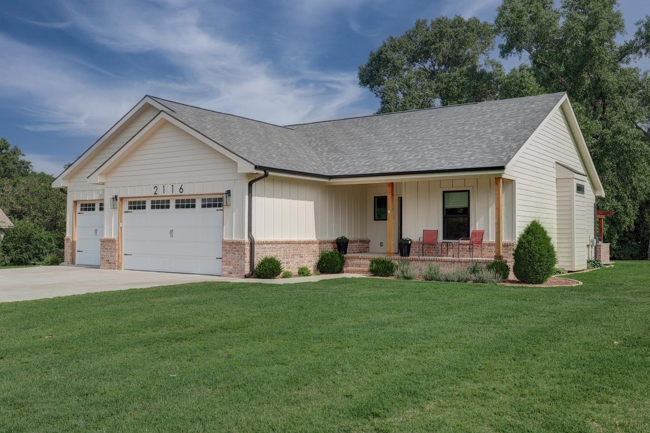 2116 Eastridge Dr, Arkansas City, Kansas image 2