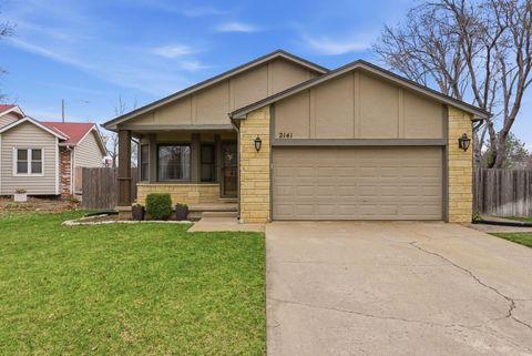 Photo of 2141 N Parkridge Ct, Wichita, KS 67212 (MLS # 669227)