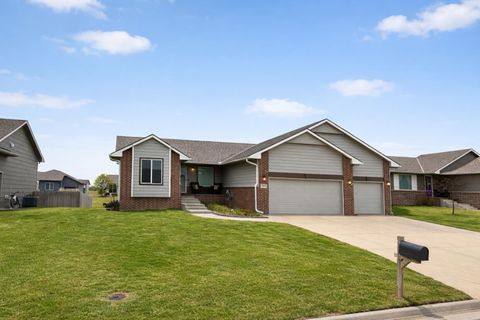 Homes For Sale - 2021 Chestnut St<br/> Harvey County, Newton, KS 67114