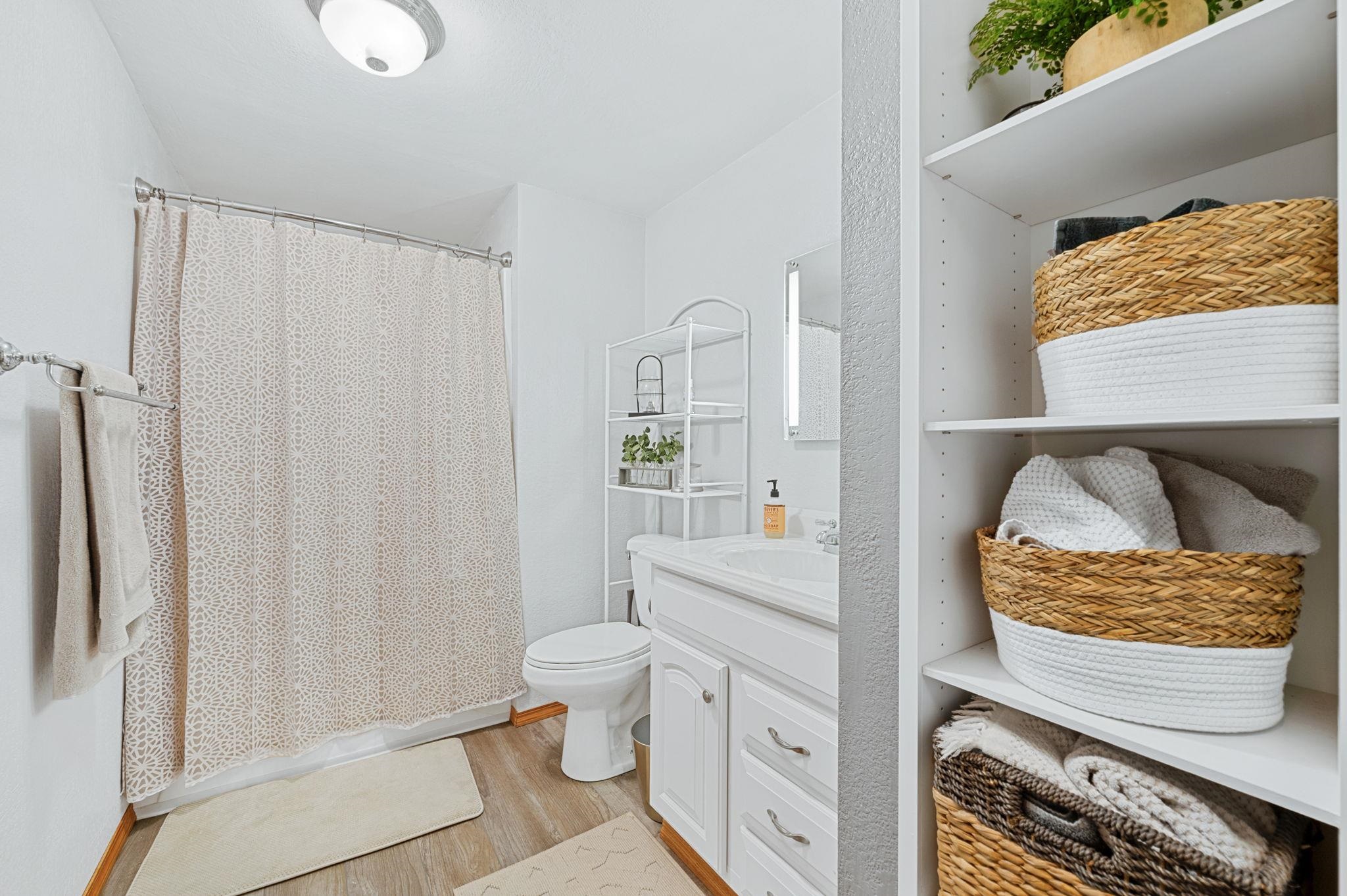 Goddard, Kansas 67052, United States, 4 Bedrooms Bedrooms, ,3 BathroomsBathrooms,Residential,Pending,51828