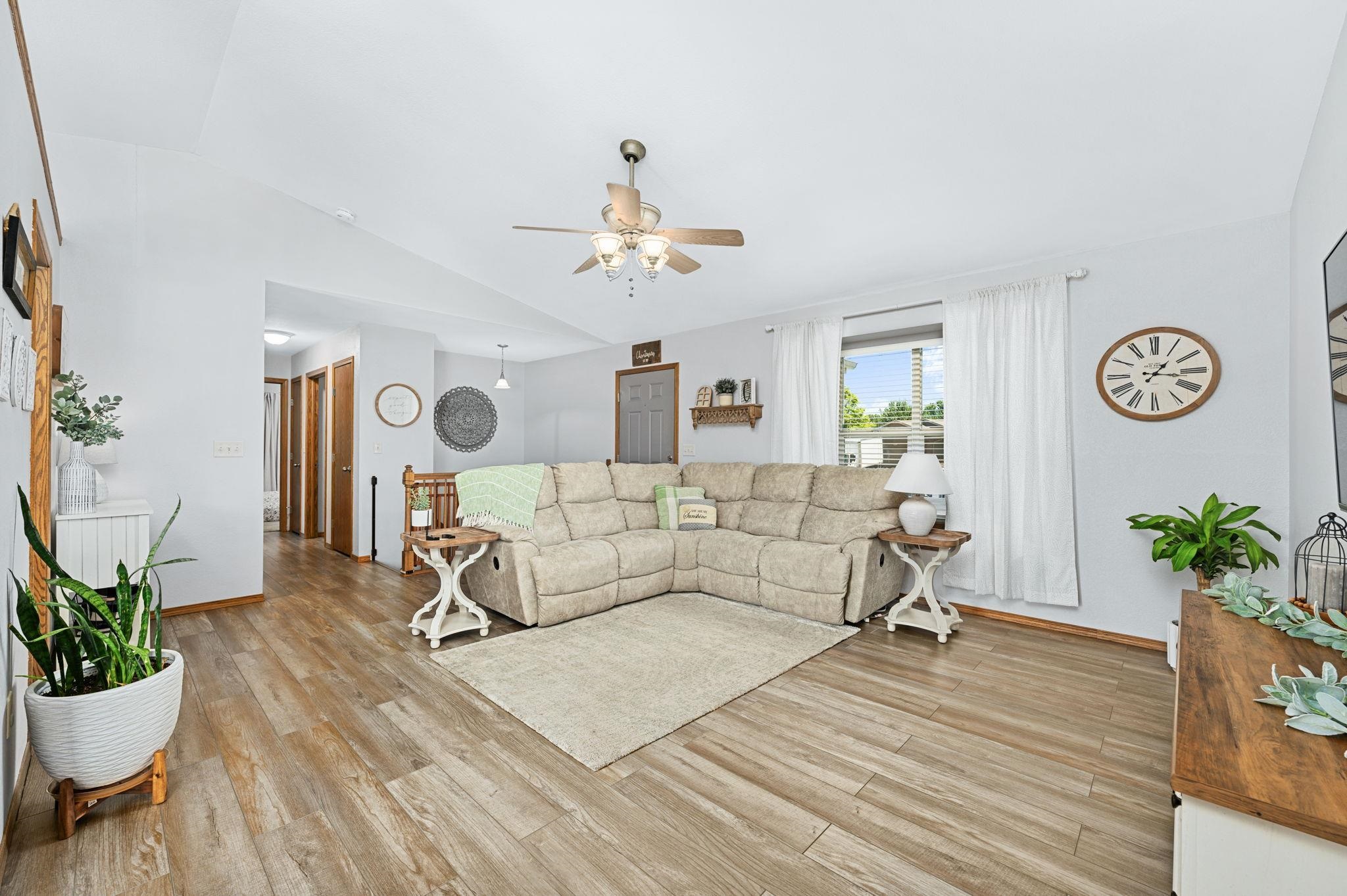 Goddard, Kansas 67052, United States, 4 Bedrooms Bedrooms, ,3 BathroomsBathrooms,Residential,Pending,51828