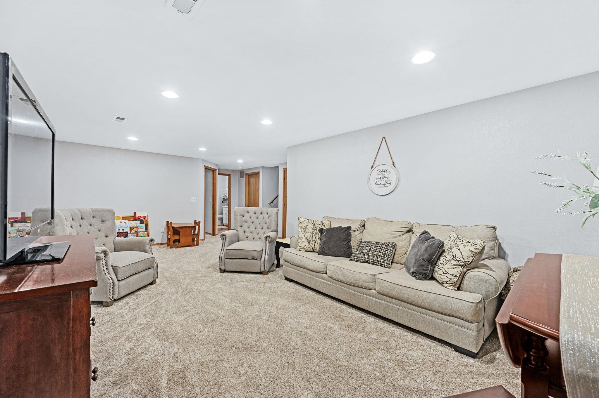 Goddard, Kansas 67052, United States, 4 Bedrooms Bedrooms, ,3 BathroomsBathrooms,Residential,Pending,51828