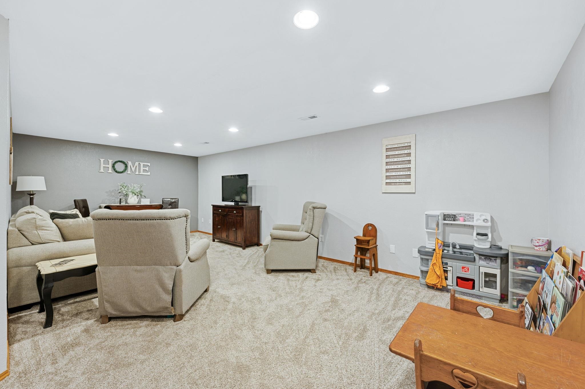 Goddard, Kansas 67052, United States, 4 Bedrooms Bedrooms, ,3 BathroomsBathrooms,Residential,Pending,51828