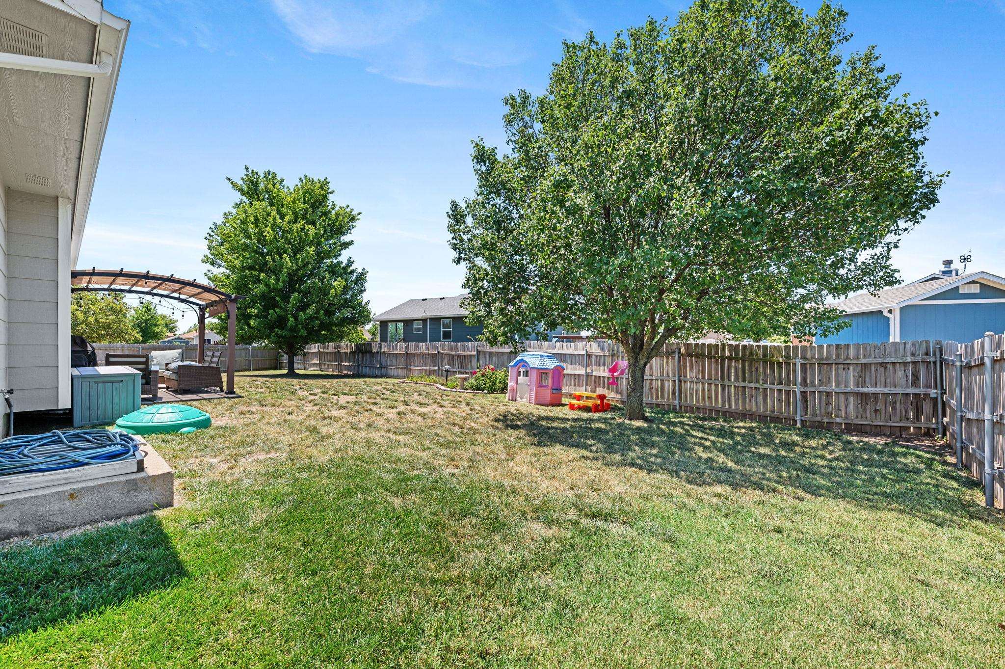 Goddard, Kansas 67052, United States, 4 Bedrooms Bedrooms, ,3 BathroomsBathrooms,Residential,Pending,51828