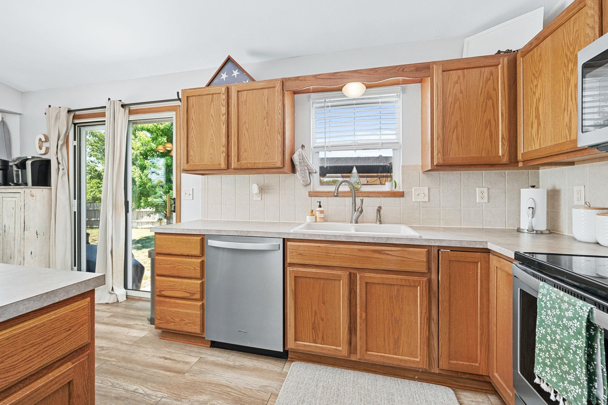 Goddard, Kansas 67052, United States, 4 Bedrooms Bedrooms, ,3 BathroomsBathrooms,Residential,Pending,51828