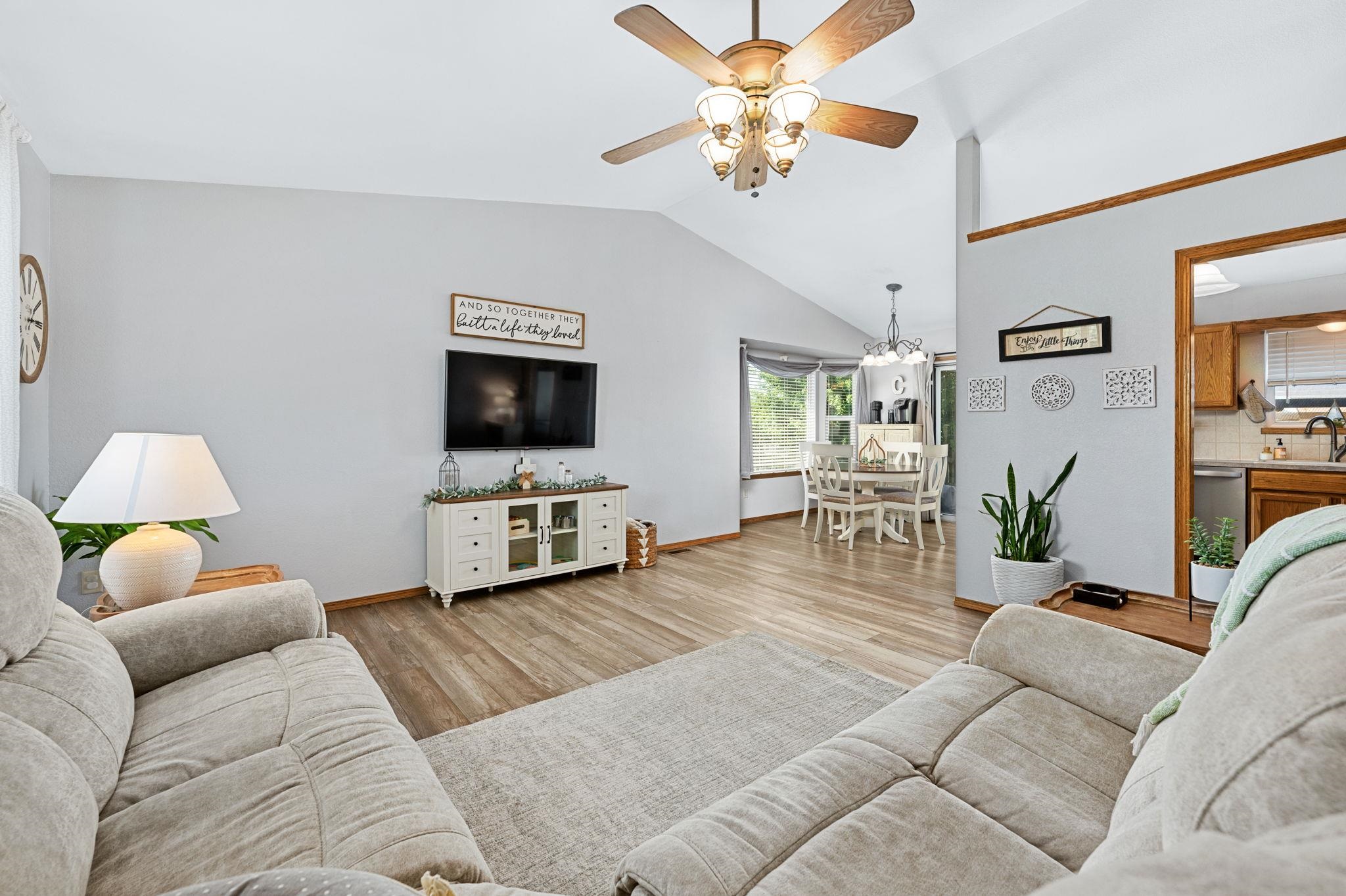 Goddard, Kansas 67052, United States, 4 Bedrooms Bedrooms, ,3 BathroomsBathrooms,Residential,Pending,51828