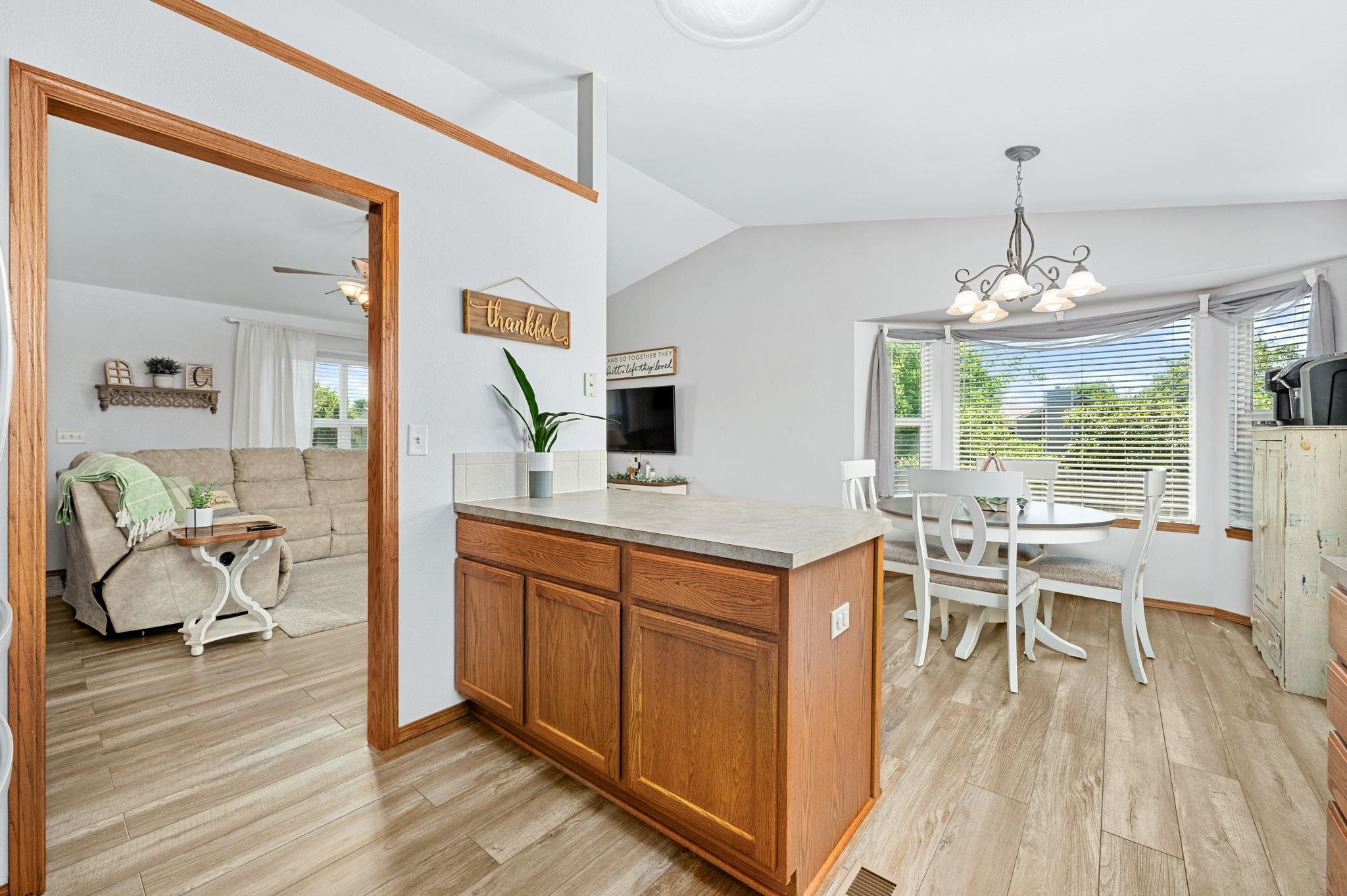 Goddard, Kansas 67052, United States, 4 Bedrooms Bedrooms, ,3 BathroomsBathrooms,Residential,Pending,51828