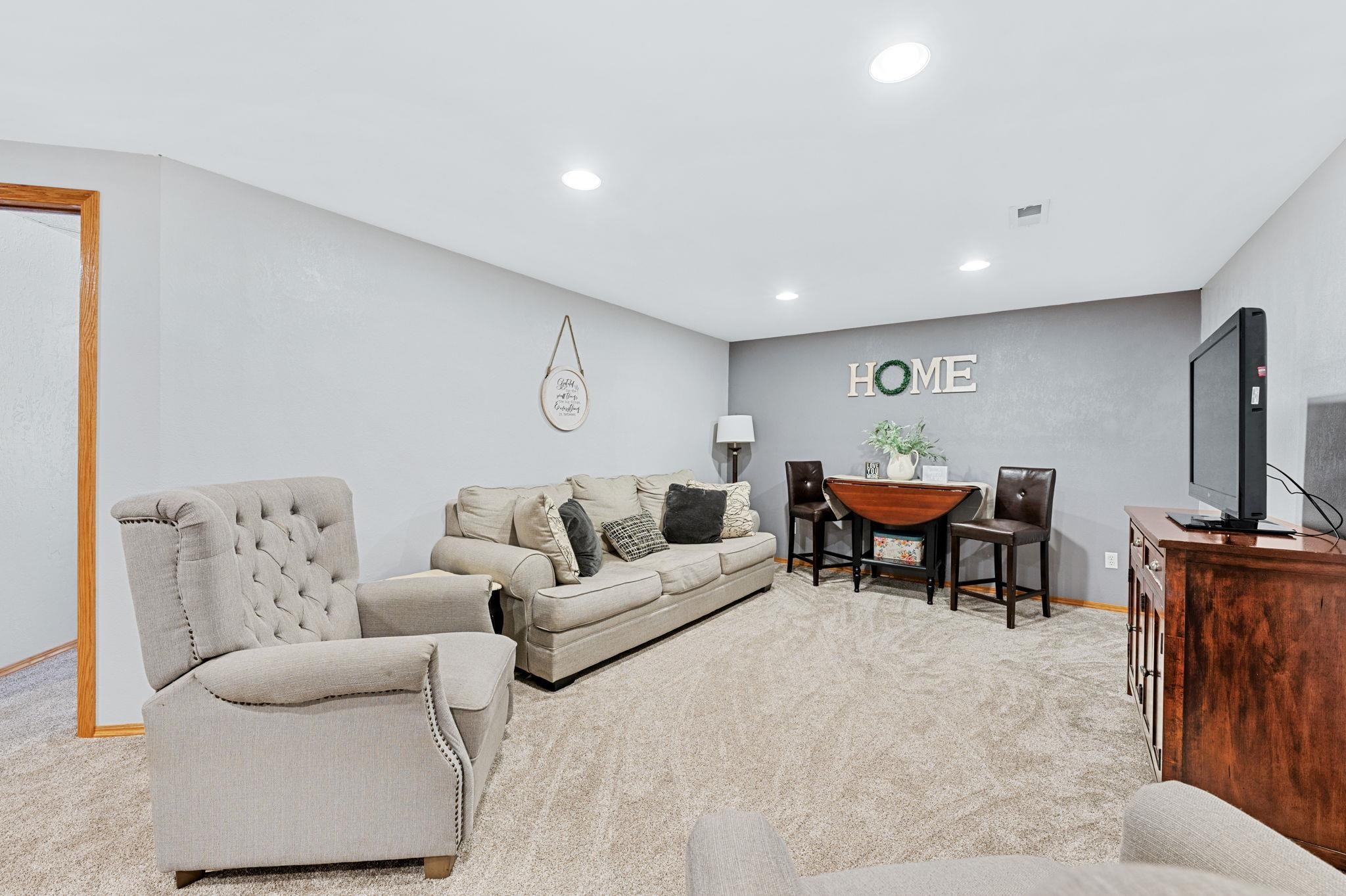 Goddard, Kansas 67052, United States, 4 Bedrooms Bedrooms, ,3 BathroomsBathrooms,Residential,Pending,51828