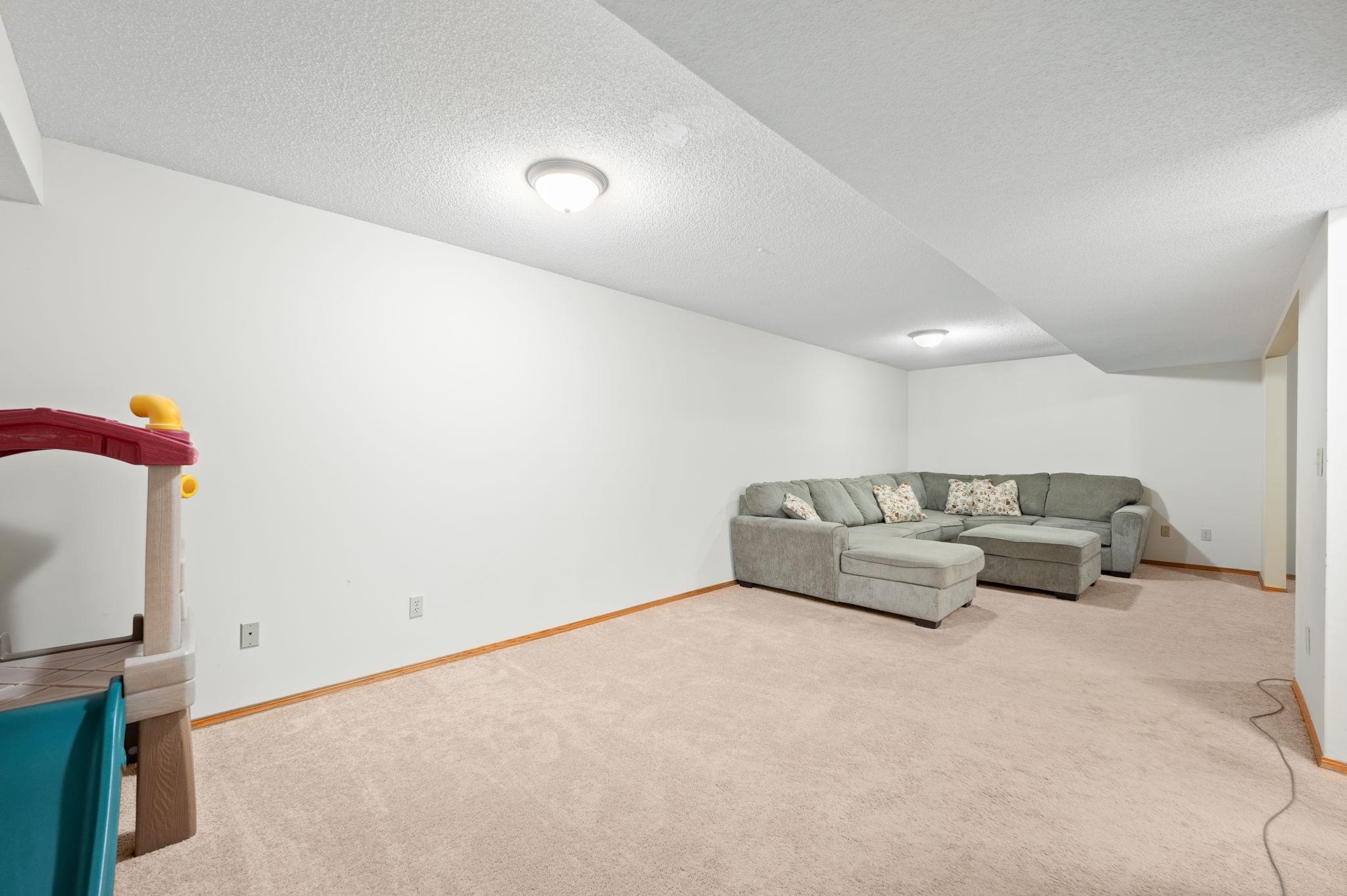 709 Deerfield Cir, Valley Center, Kansas image 19
