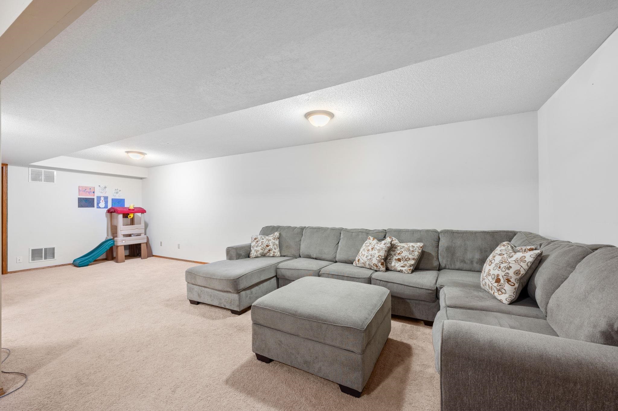 709 Deerfield Cir, Valley Center, Kansas image 18