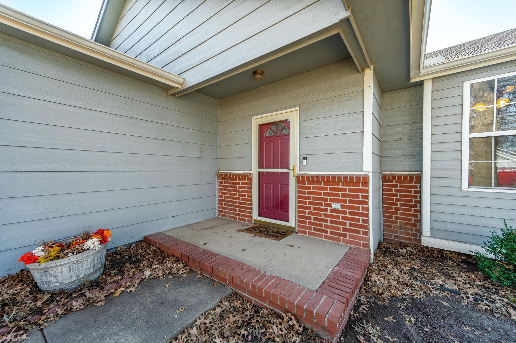 709 Deerfield Cir, Valley Center, Kansas image 3