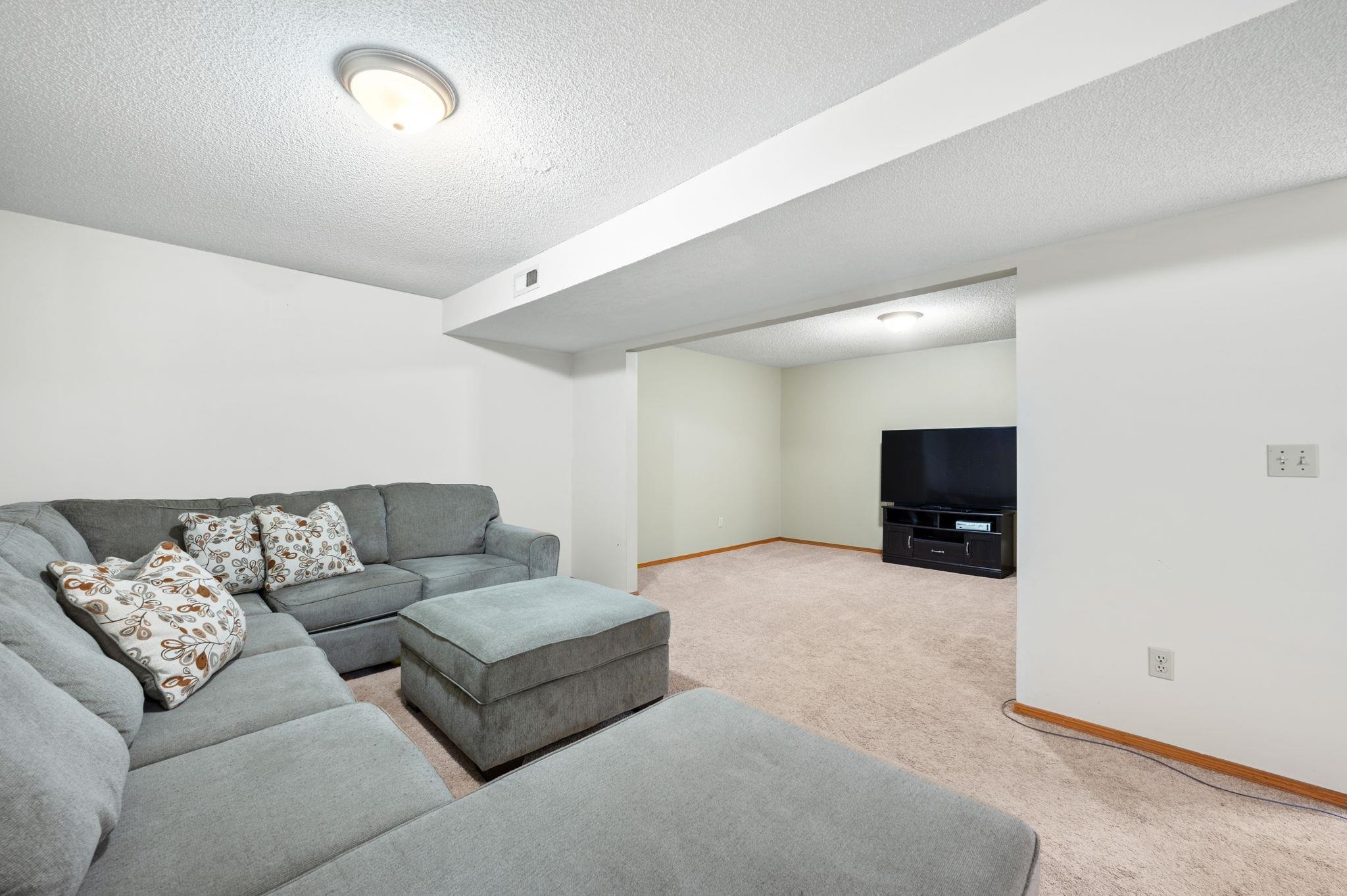 709 Deerfield Cir, Valley Center, Kansas image 20
