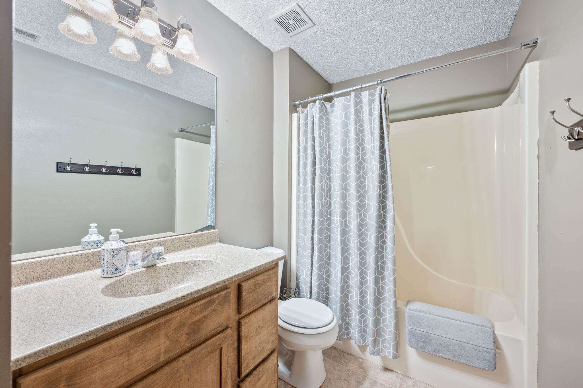 709 Deerfield Cir, Valley Center, Kansas image 23