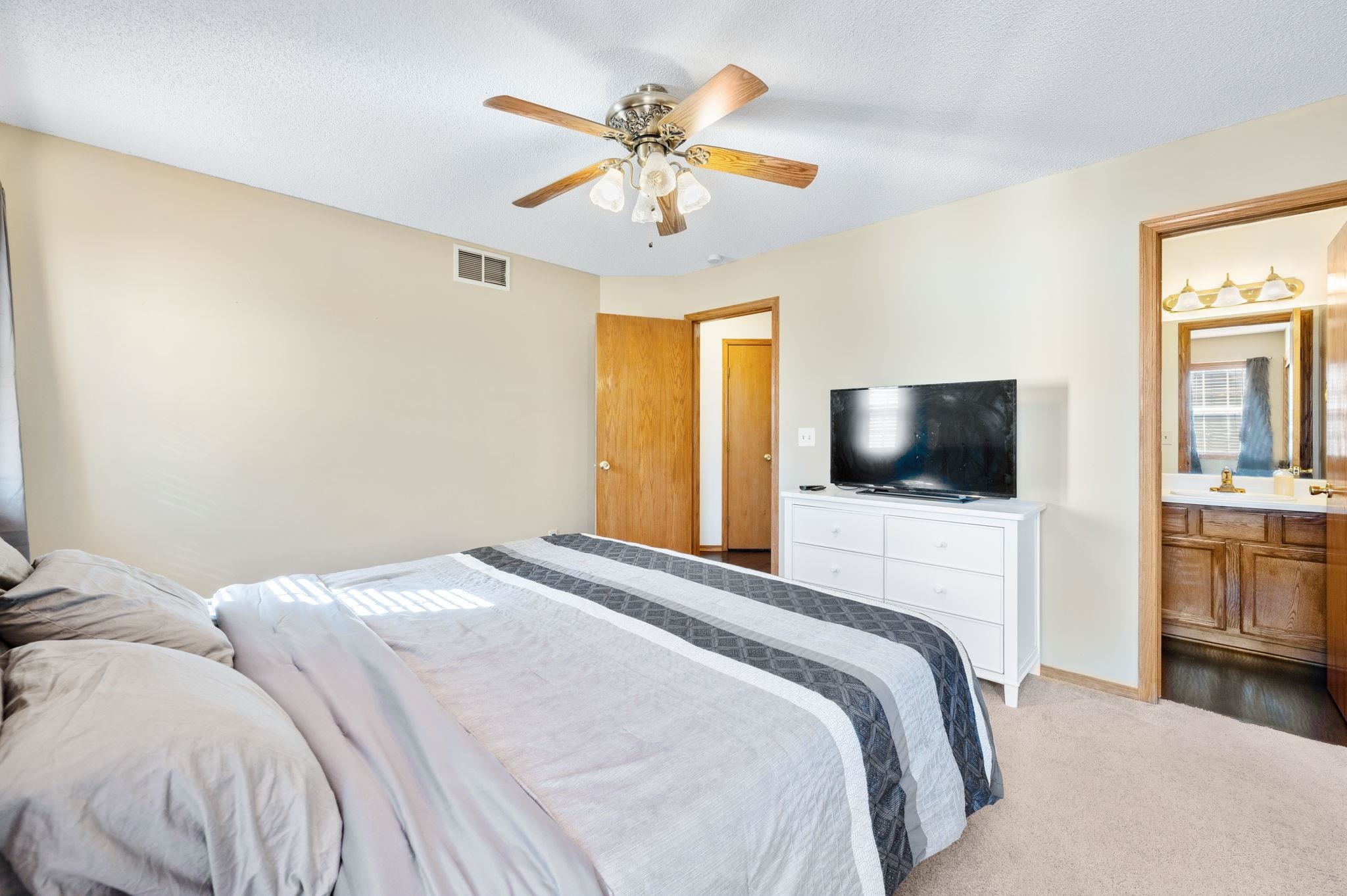 709 Deerfield Cir, Valley Center, Kansas image 13