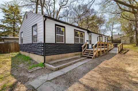 1113 N School St, Augusta, KS 67010 - MLS#: 652859