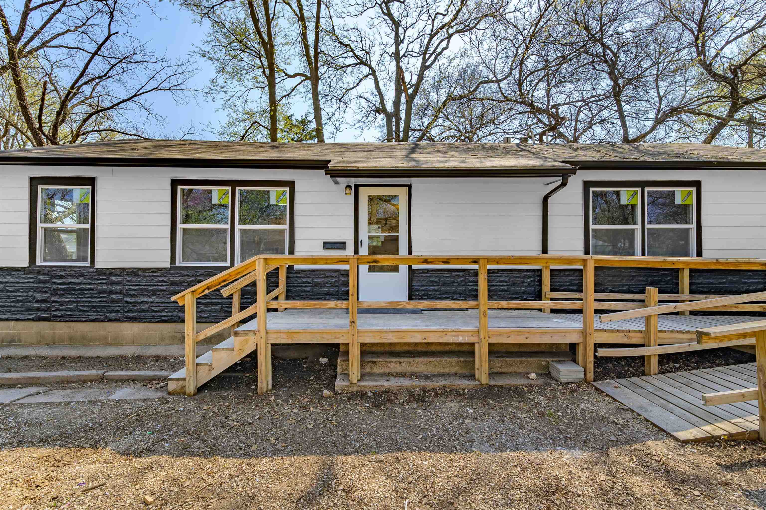 1113 N School St, Augusta, Kansas image 1
