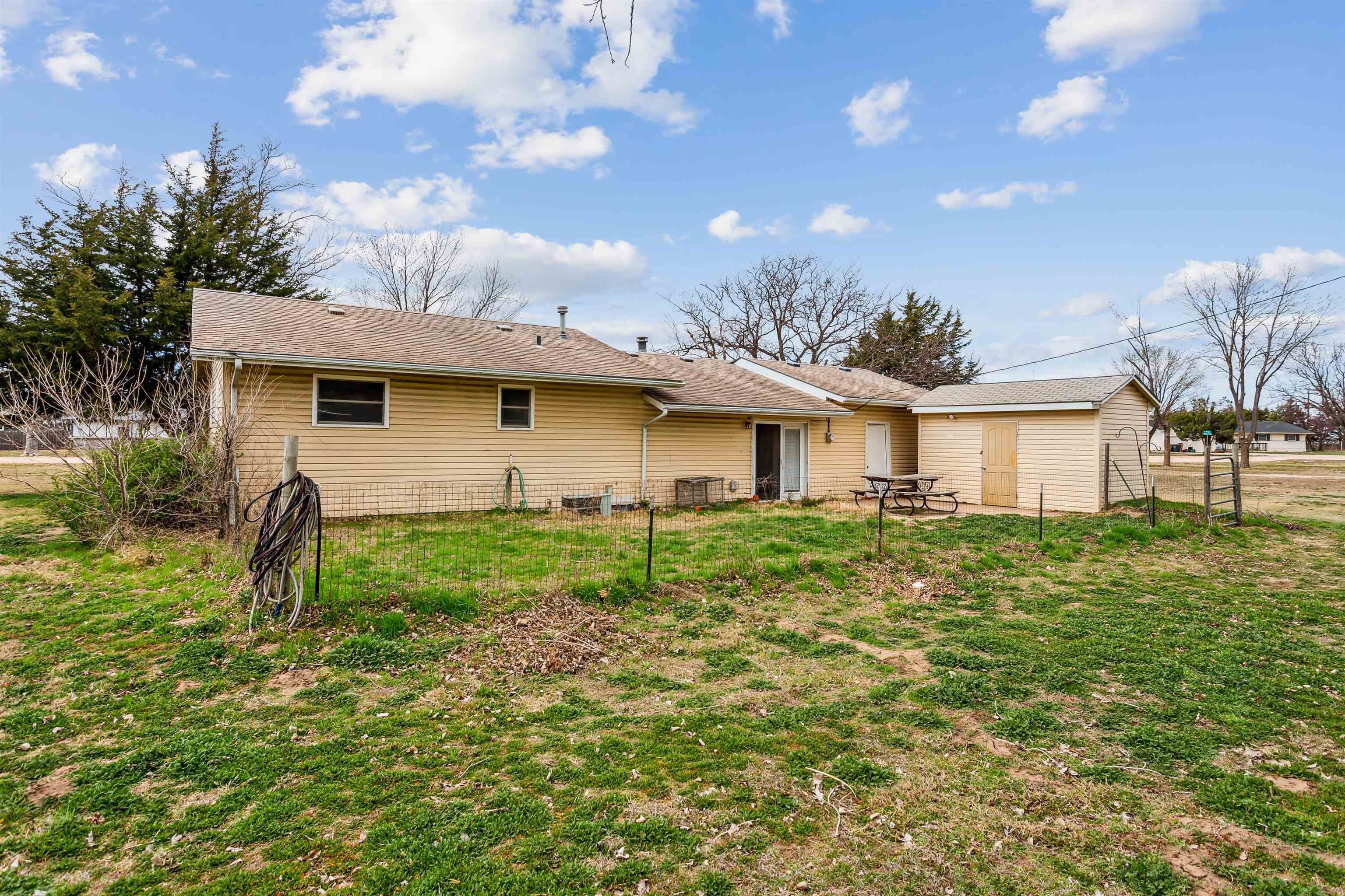 804 Westside Villa Dr, Hutchinson, Kansas image 3