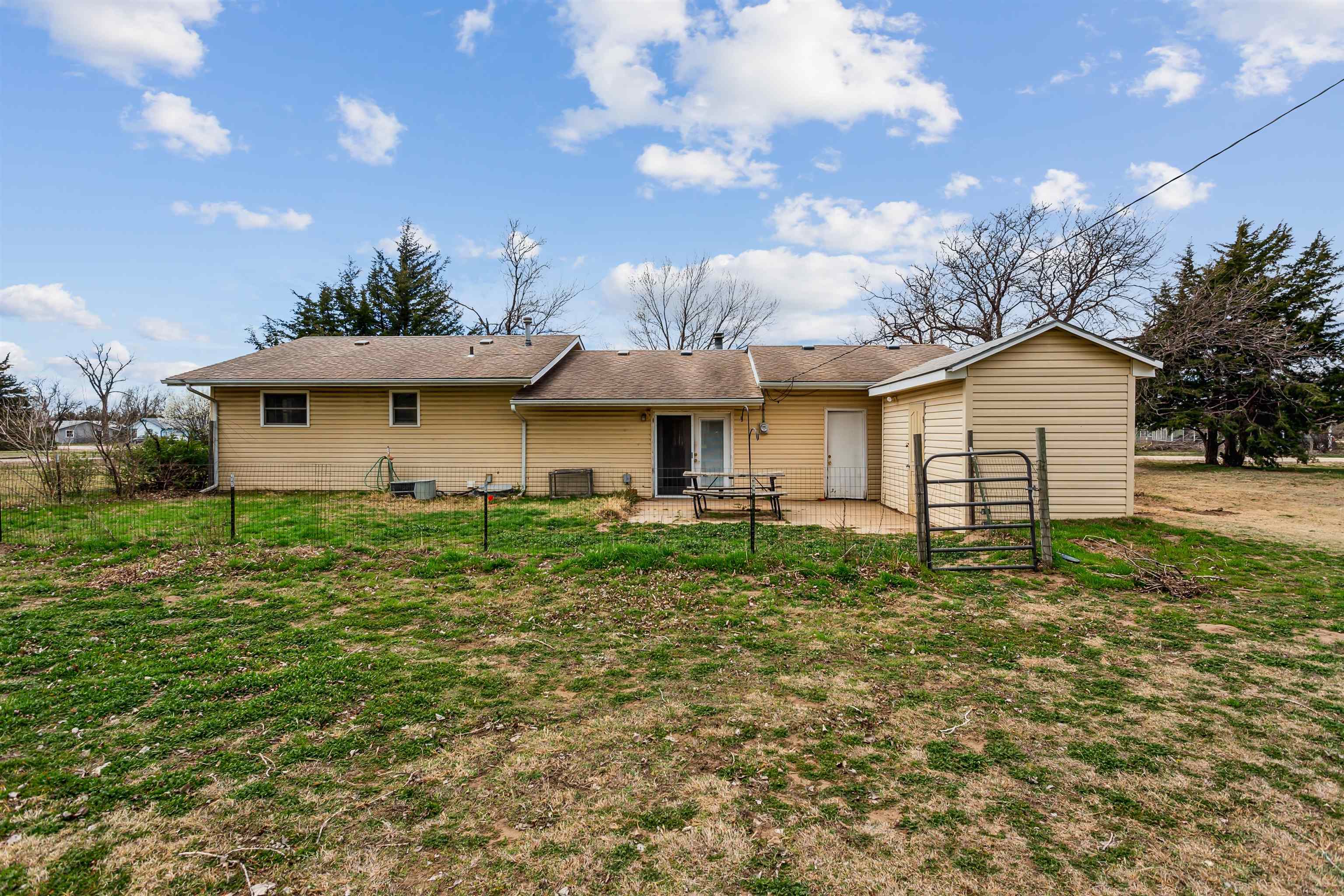 804 Westside Villa Dr, Hutchinson, Kansas image 4