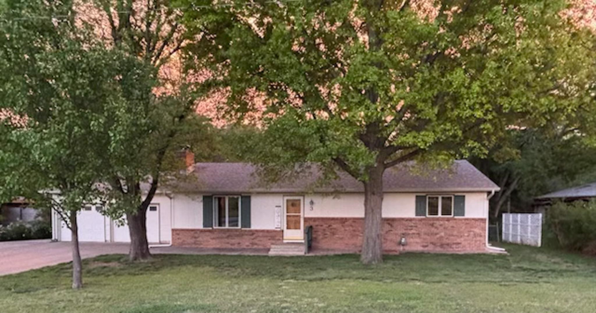 3 N Eastborough Rd, Salina, Kansas image 1