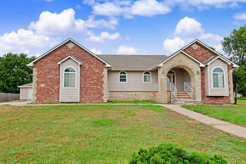 Homes For Sale - 922 E Karla Ct<br/> Haysville, KS 67060