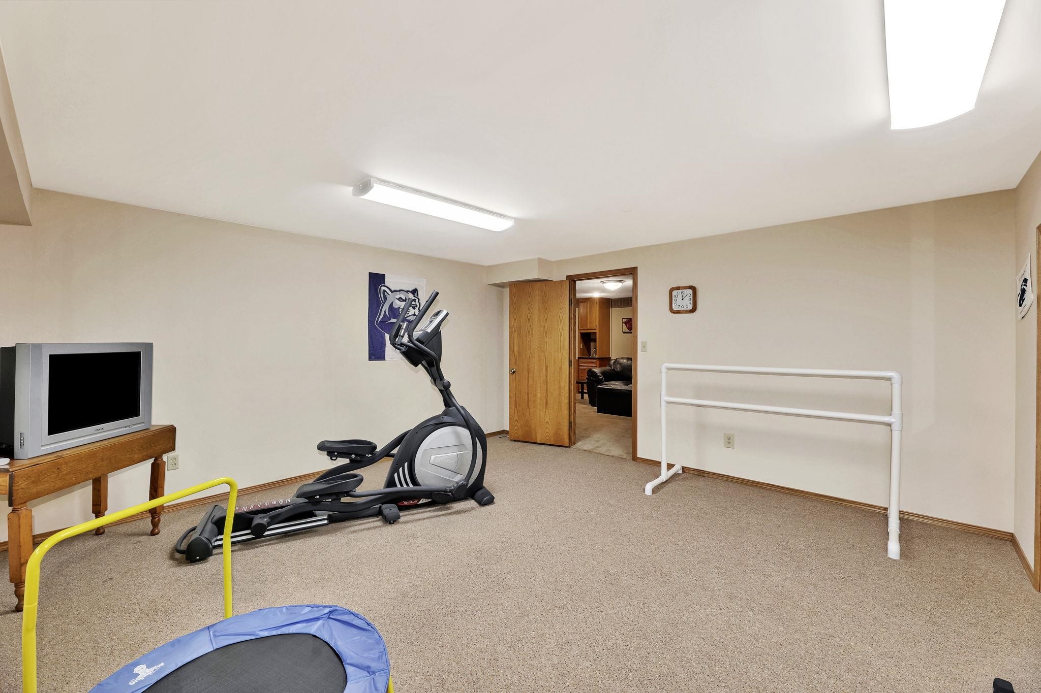 Derby, Kansas 67037, United States, 5 Bedrooms Bedrooms, ,3 BathroomsBathrooms,Residential,Pending,56356