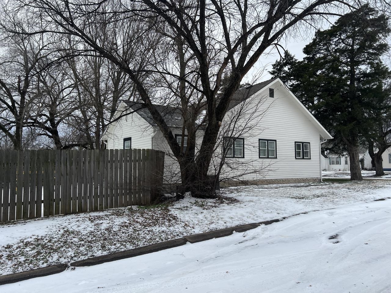 723 N Olive St, Wellington, Kansas image 25