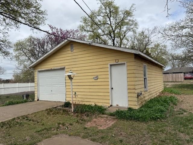 1115 W Lincoln Ave, Wellington, Kansas image 3